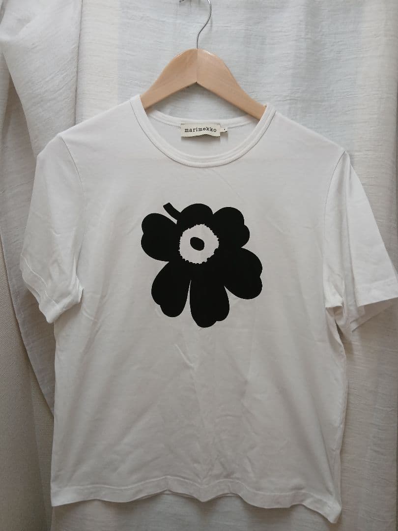 marimekko Tシャツ Erna Unikko placement
