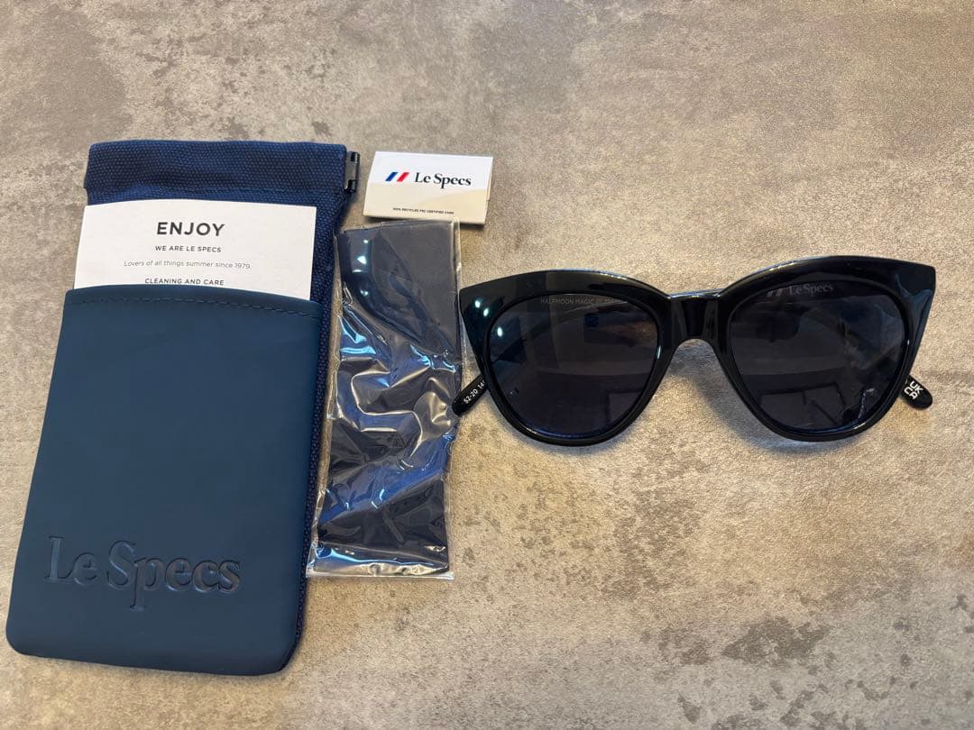 ゆん　Le Specs HALFMOON MAGIC ブラック