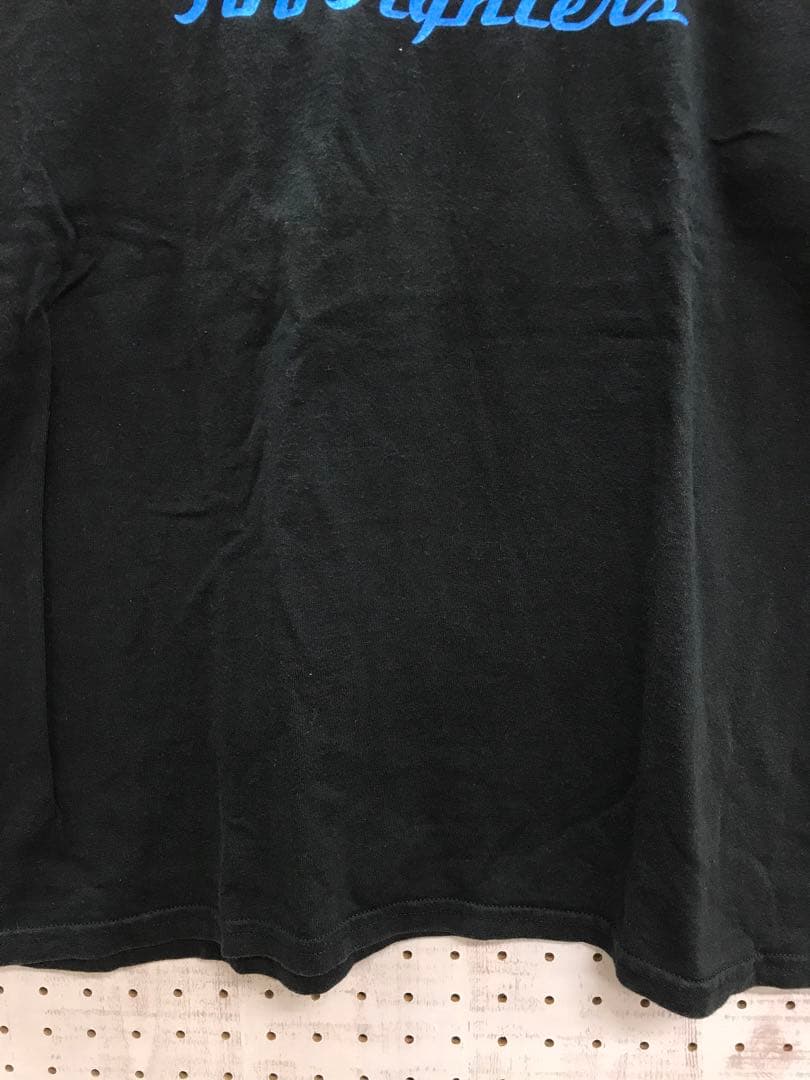 メキシコ製 古着 Foo Fighters 3連ロゴ プリントTシャツ