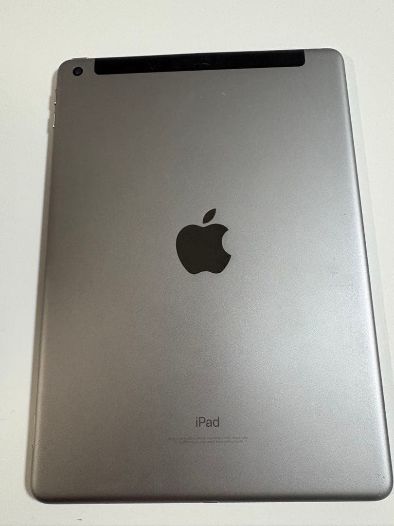 iPad 第6世代　セルラーモデル　スペースグレー