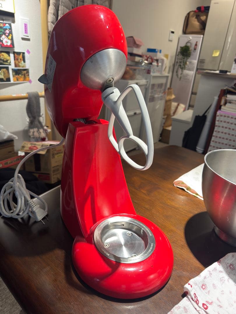 赤いスタンドミキサー ステンレスボウル付き