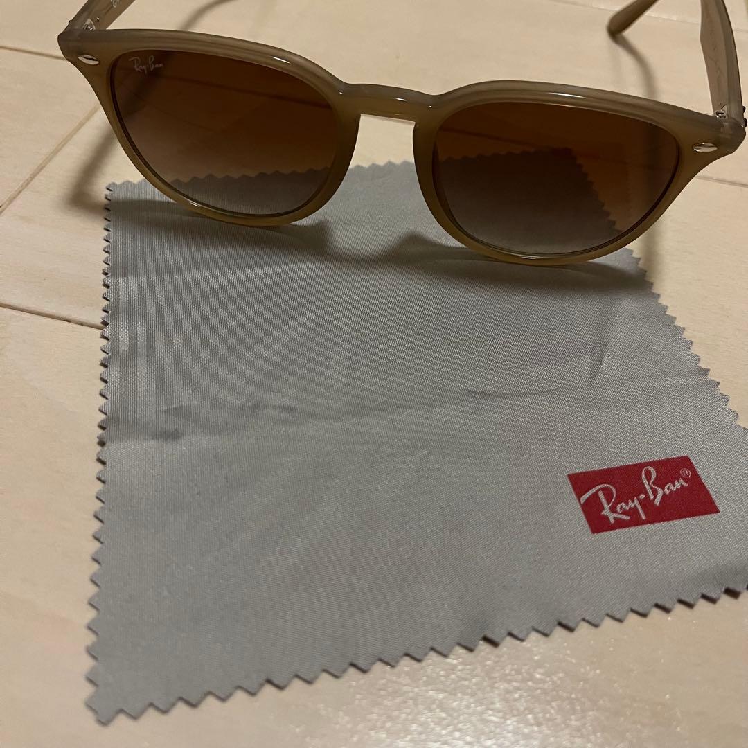 a*7様 【美品】Ray-Ban ブラウン サングラス RB4259F【限定値下