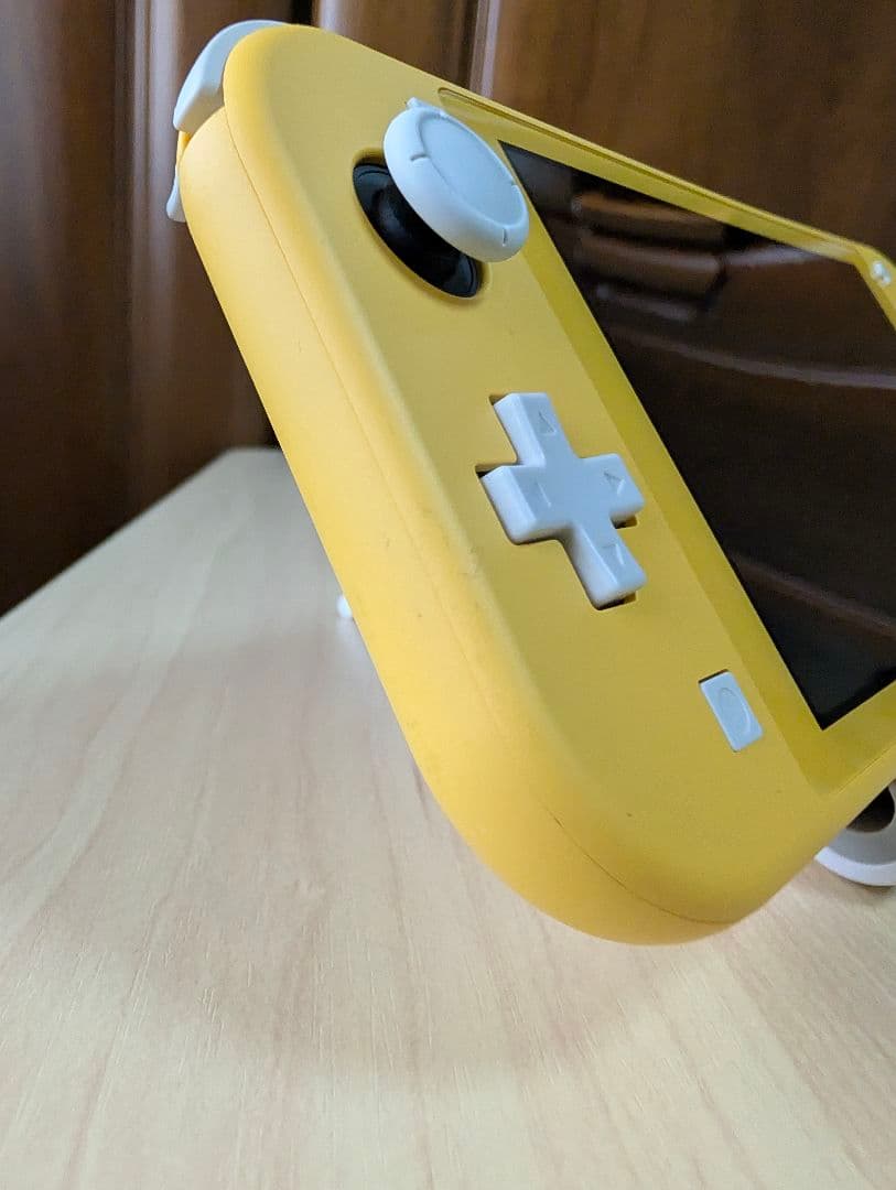 Nintendo Switch Lite イエロー ケースと充電器付き
