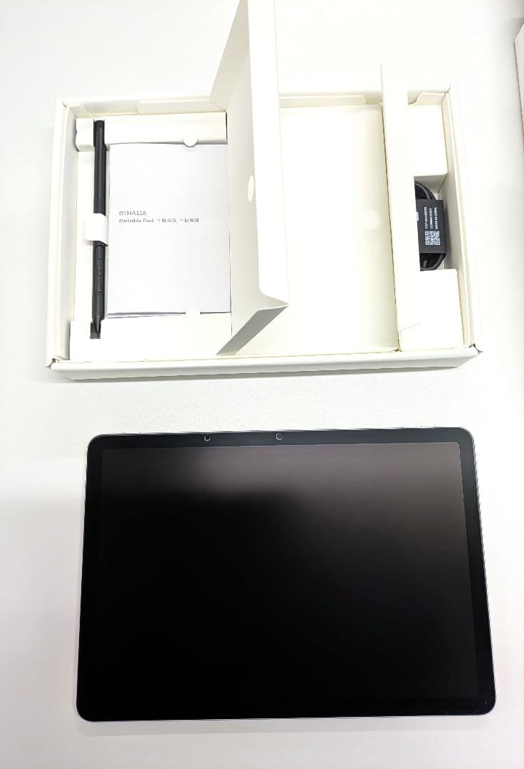 ほぼ未使用完品　wacom movinkpad11 ケース付
