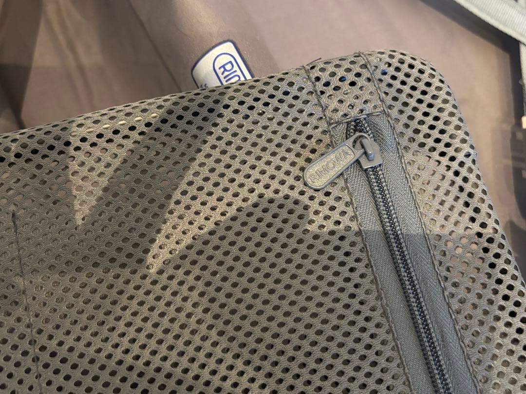 リモワRIMOWAレッド33L 2輪キャリーTSAロック付き スーツケース