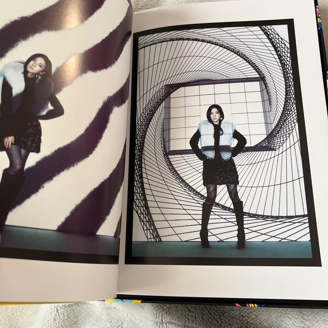 ミュージシャン 2NE1 photbook with calendar 2013-2014