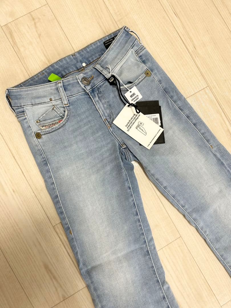 新品タグ付き DIESEL ディーゼル フレアパンツ W23