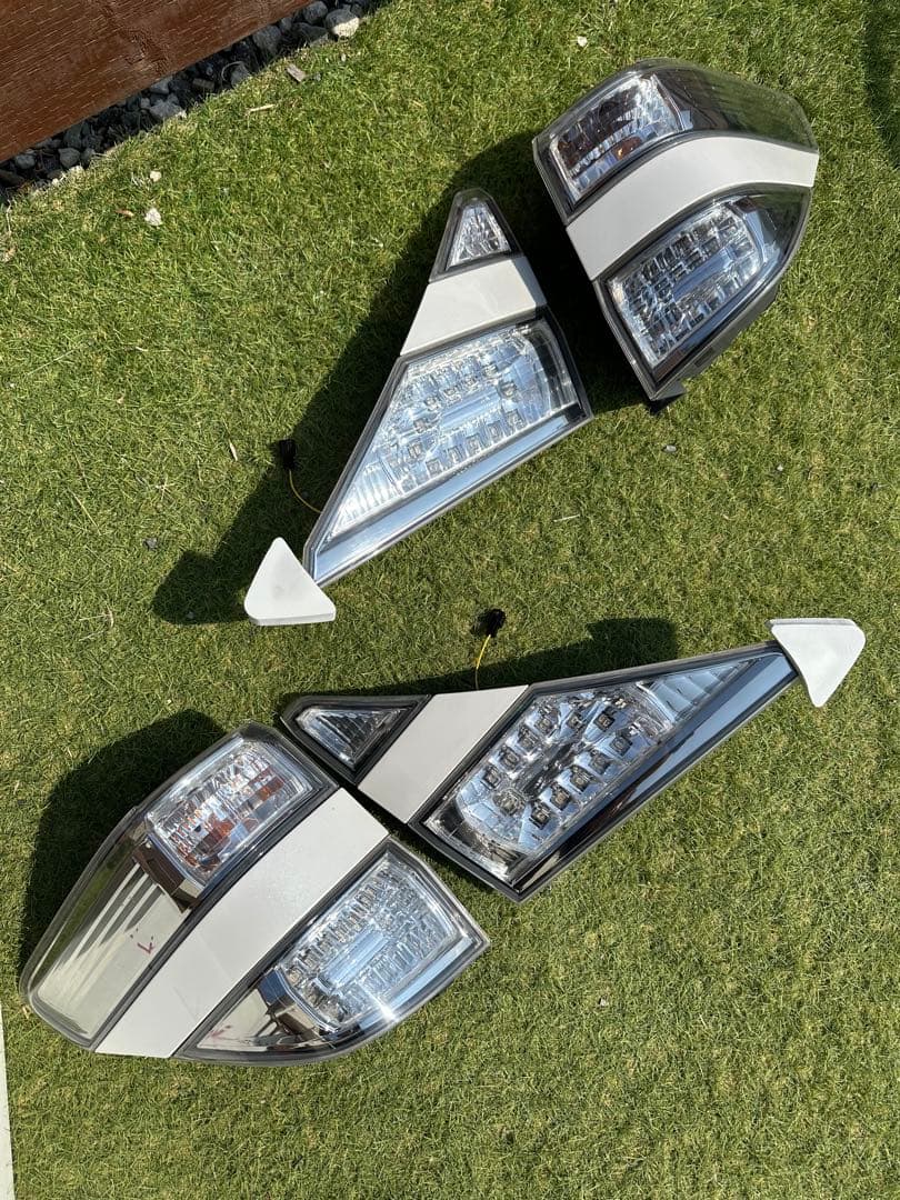 20ヴェルファイア 純正テール