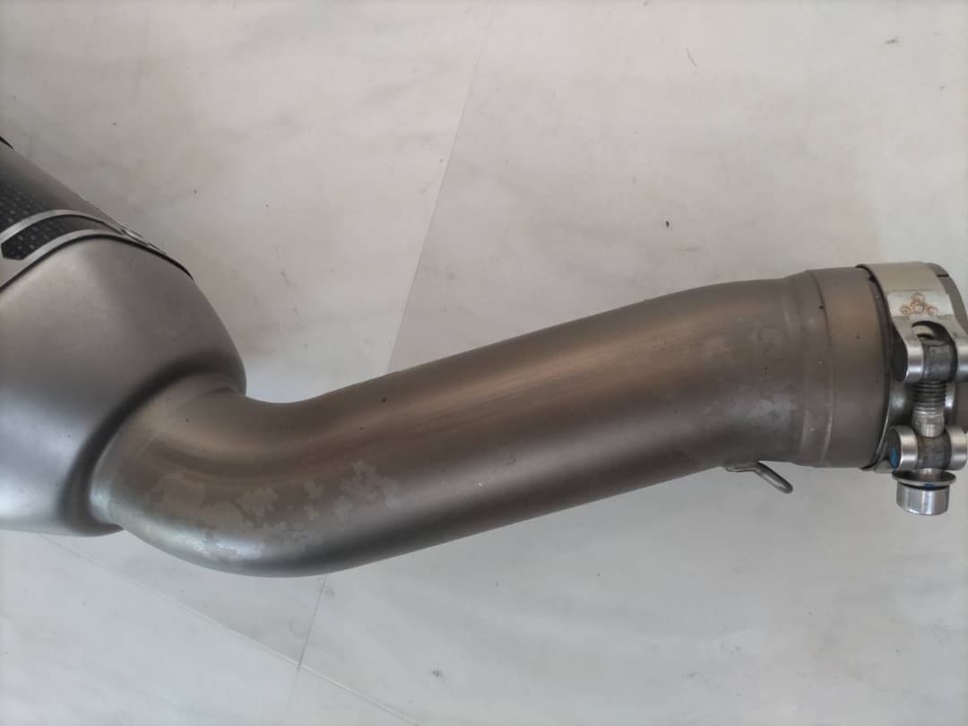 Akrapovic carbon exhaust 価格引き下げ
