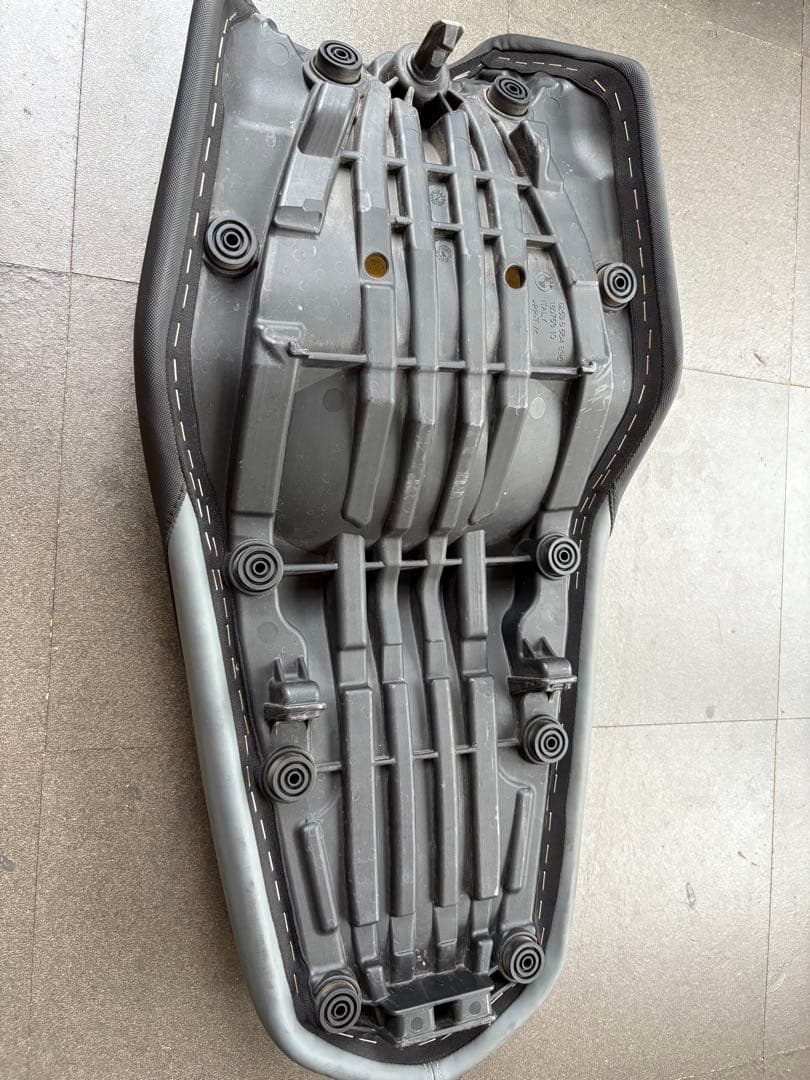F750GS F850GS 純正シート