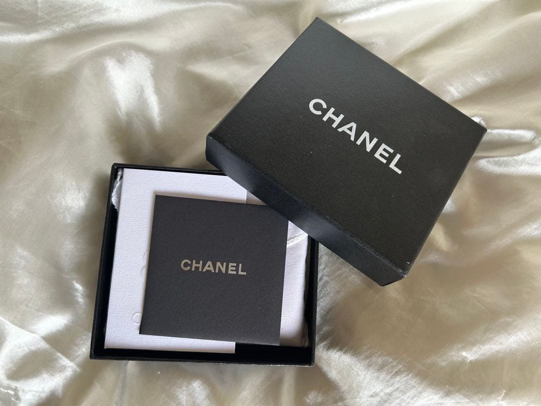 限定値下げ中！CHANEL 三つ折り財布 イエロー