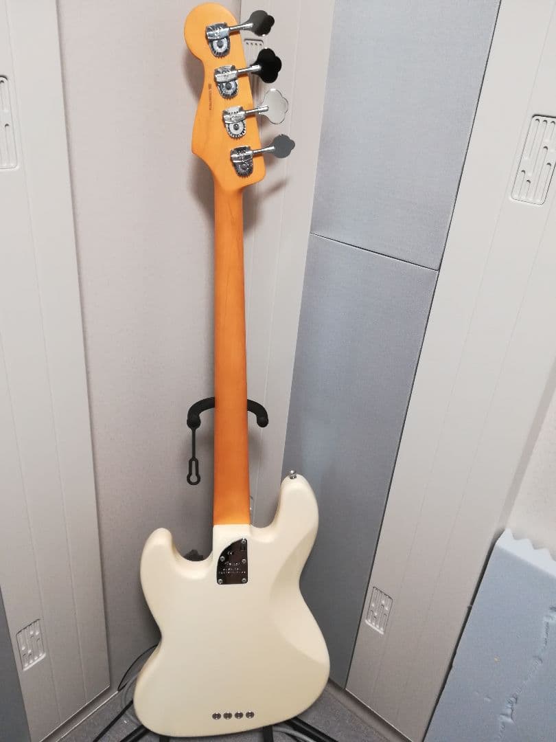 ベース American Professional II Jazz Bass