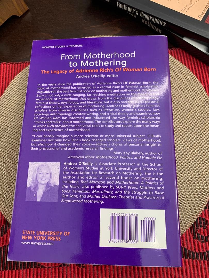 洋書 From Motherhood to Mothering