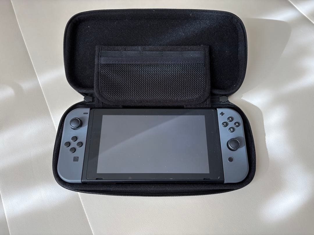 【多少の値引き交渉可】任天堂Switch本体 (外箱以外の部品は完備)