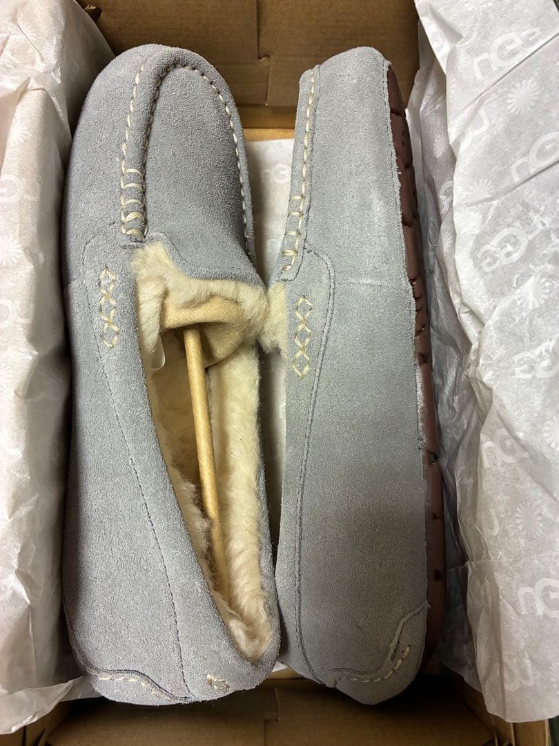 新品未使用品！UGG グレー モカシン シューズ　26センチ