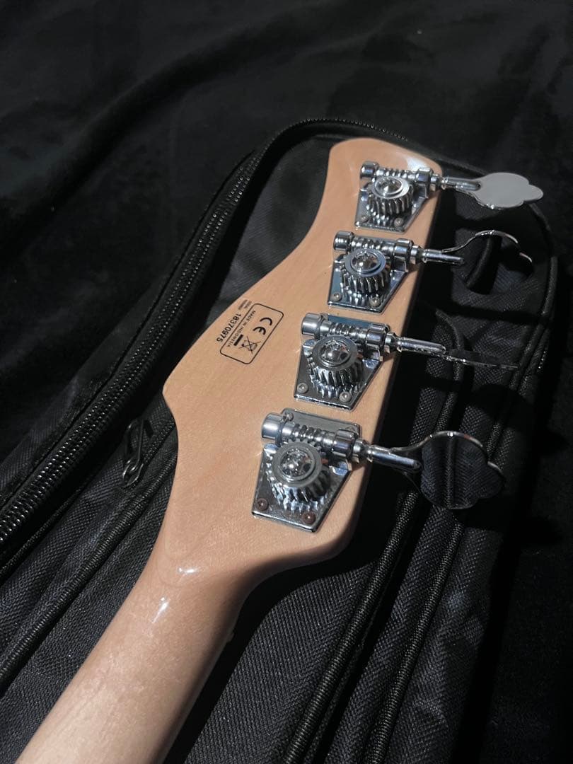 ベース Sire by Marcus Miller V7