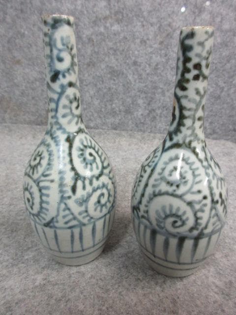 古伊万里 染付 蛸唐草 御神酒 徳利 一対 [B24440]