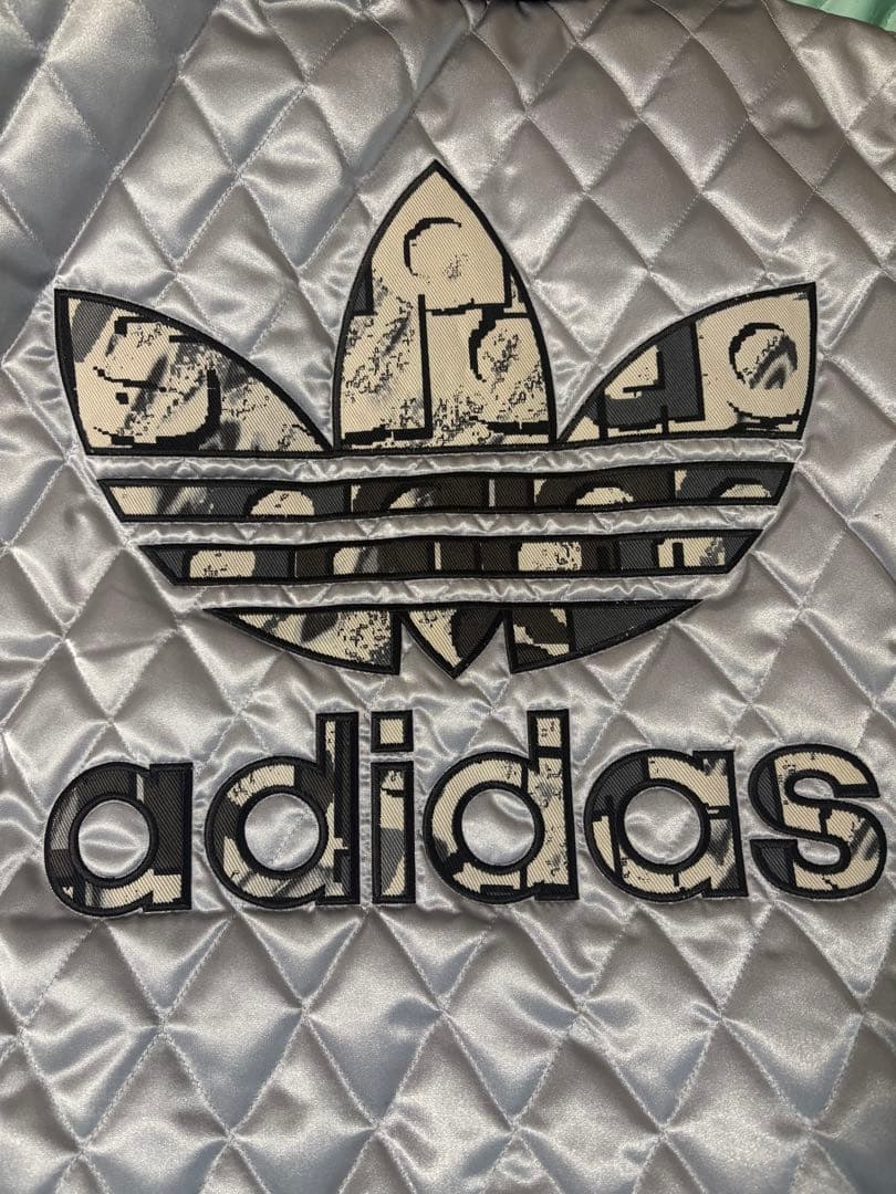 adidas シルバー キルティング ベスト