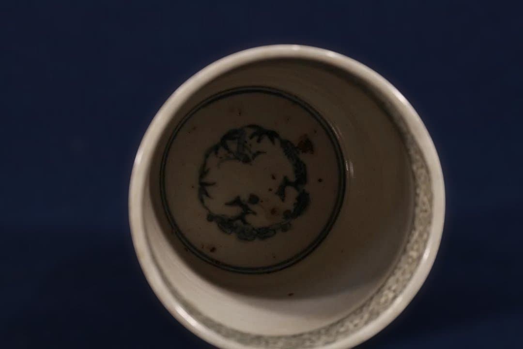642 古伊万里染付大振蛸唐草蕎麦猪口　無傷　幕末